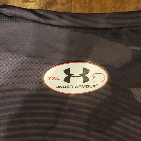 Under Armour Batman shirt with a camo background - Picture 3 of 5